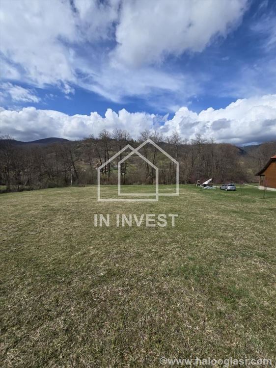 Plac Mokra Gora, parcela uz reku