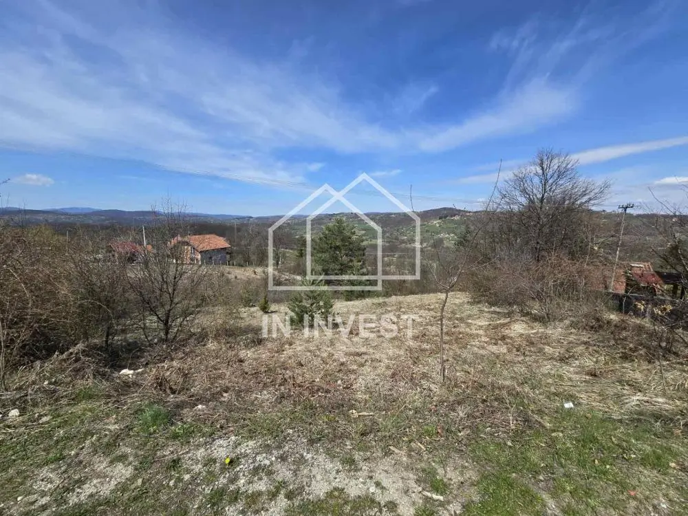 Plac na Beloj Zemlji, Izuzetan  – Odlična lokacija!